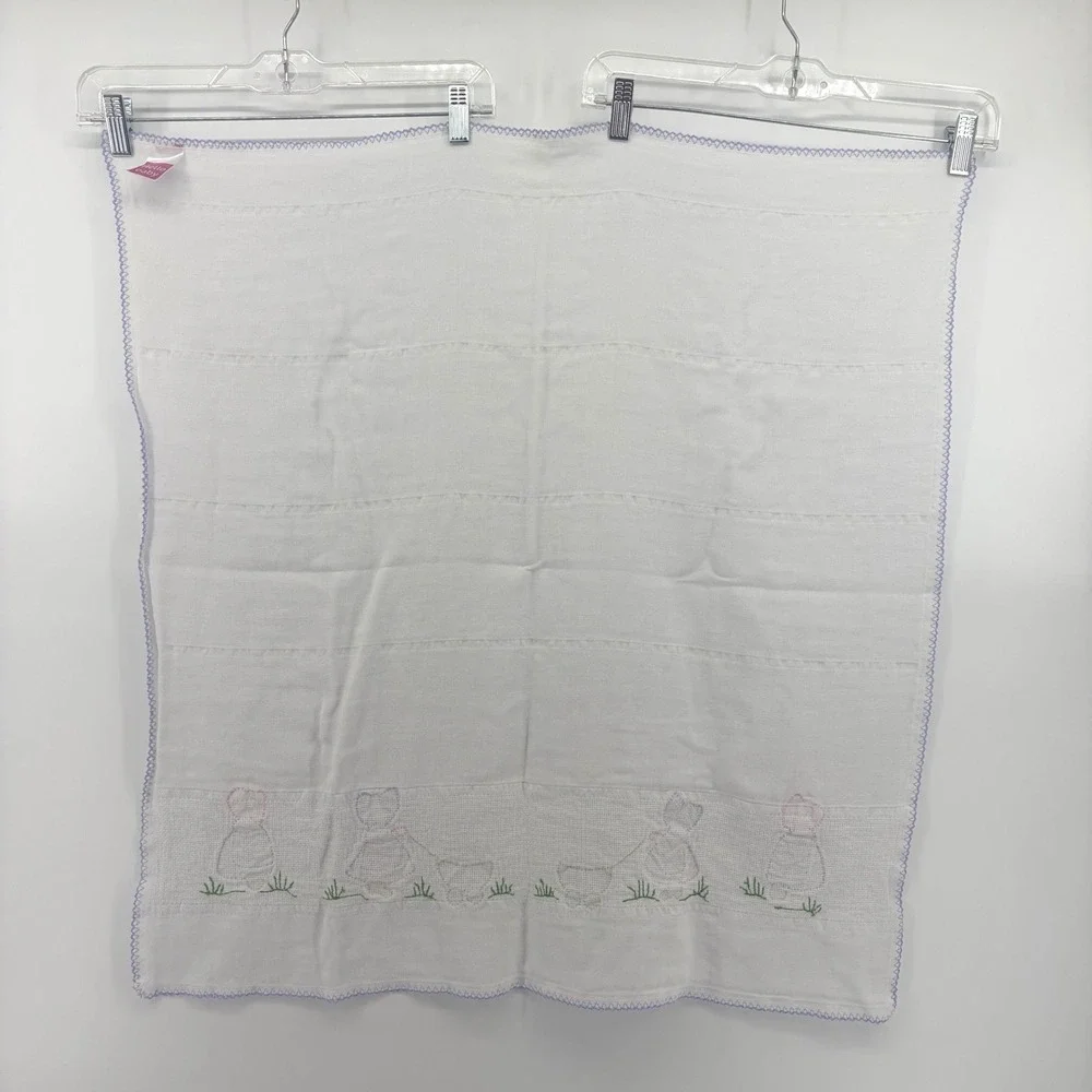 Hello Baby White Sunbonnet Sue Style Applique Pram Blanket Crochet Edge Trim